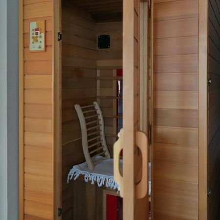 6 Pers. Waterfront Home Seeblick, Equipped Stilt House On The Water Anjum Buitenkant foto