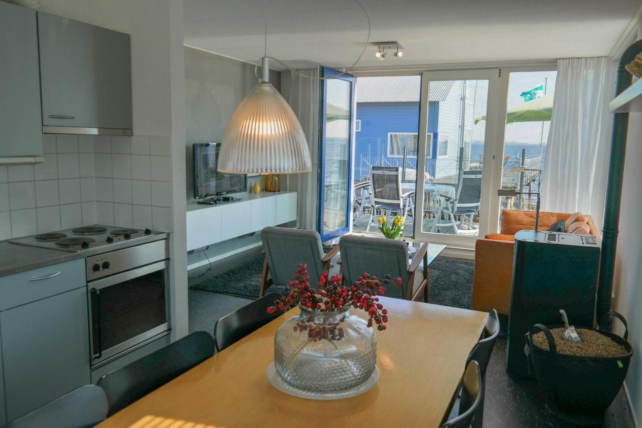 6 Pers. Waterfront Home Seeblick, Equipped Stilt House On The Water Anjum Buitenkant foto